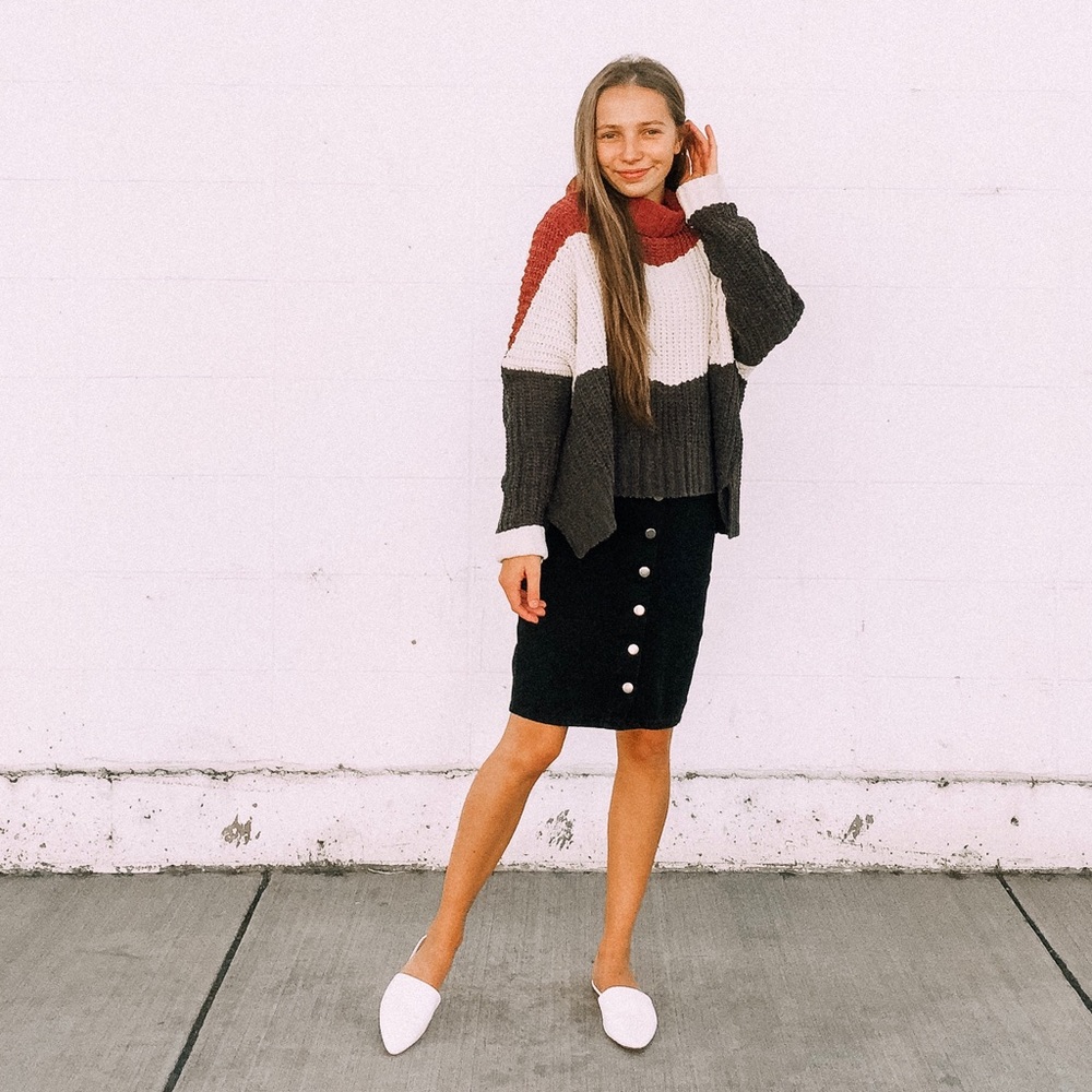 Only TWO LEFT! 💓 The ILONA Striped Block Sweater - Picture 2 of 8